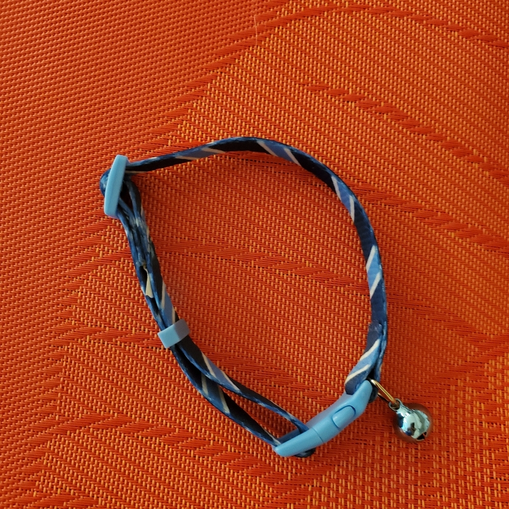 Kitty adjustable collar with Bell. Blue